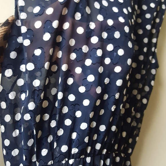 Polka dot dress with white lace collar - Picture 4 of 11